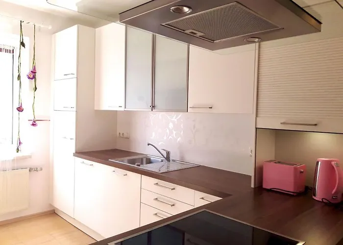 Traumapartment Poestlingberg, Reservierter Parkplatz, 4 Schlafzimmer Linz